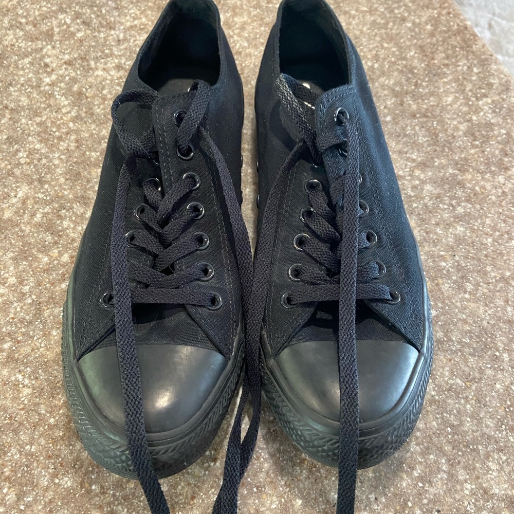 Men’s converse all black